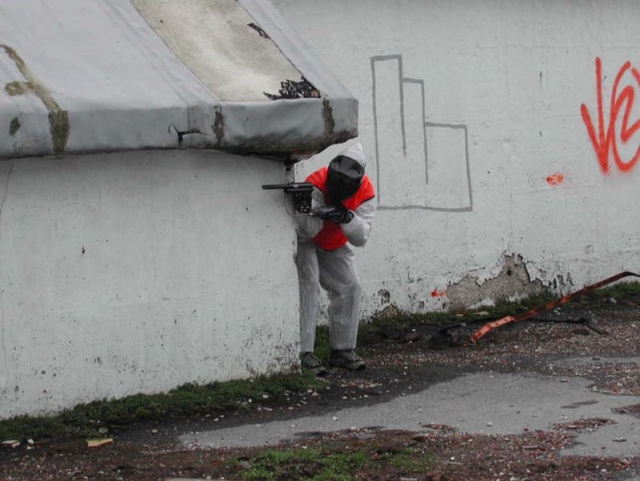  shooting hidden paint balls 